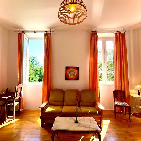Nocleg ze śniadaniem La Demeure Des Fleurs 3*