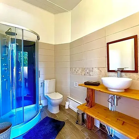 La Demeure Des Fleurs Bed & Breakfast 3*