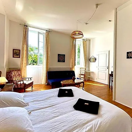 Bed & Breakfast La Demeure Des Fleurs 3*