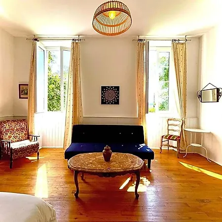 La Demeure Des Fleurs Bed & Breakfast 3*