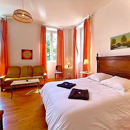 Bed & Breakfast La Demeure Des Fleurs Caillavet
