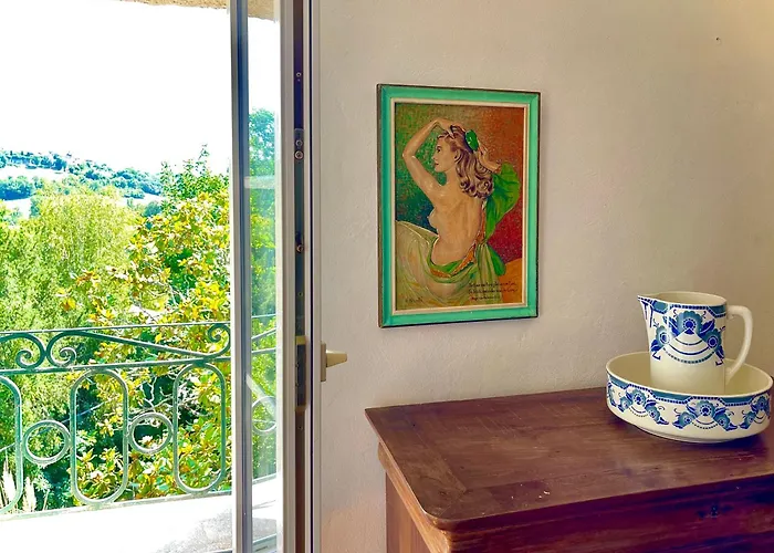 La Demeure Des Fleurs Couette-café 3*