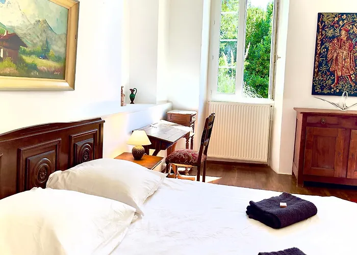 La Demeure Des Fleurs Couette-café 3*