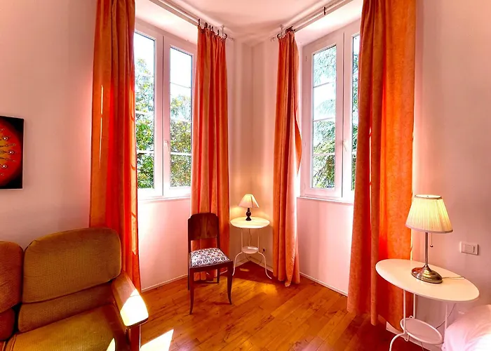 La Demeure Des Fleurs Couette-café 3*