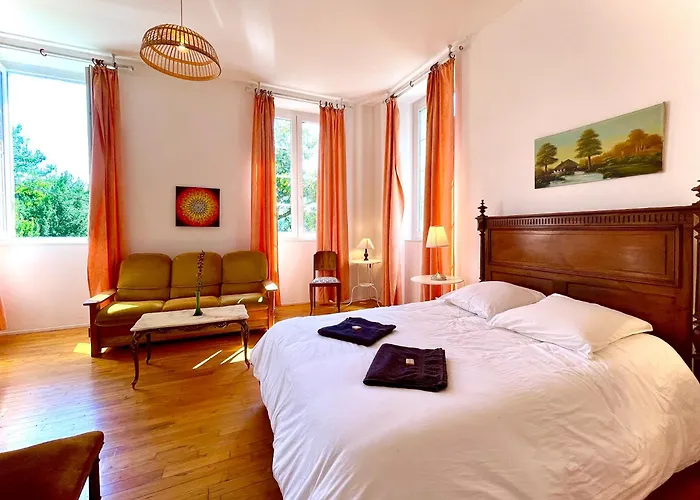 La Demeure Des Fleurs 3*